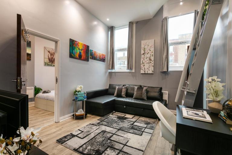 Orchard House - Luxury 2BR City Centre Retreat - Sleeps up to 8 - Parking - B&B Leicester