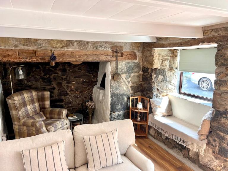 16th Century Cottage in the heart of Mullion - Bed and Breakfast Mullion
