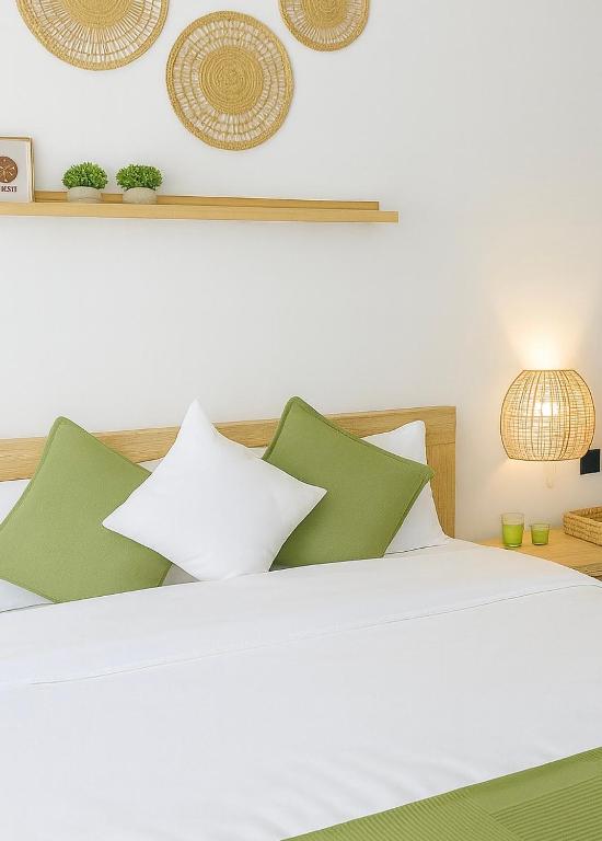 Stylish 1BR near Airport 65 inch Smart TV Smart Lock Free Parking - B&B Riyad