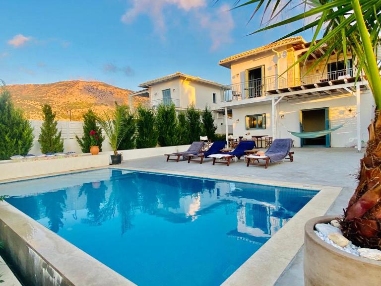 Villa Etoni, amazing sea views, infinity pool - Chambres d'hôtes Kalamítsion