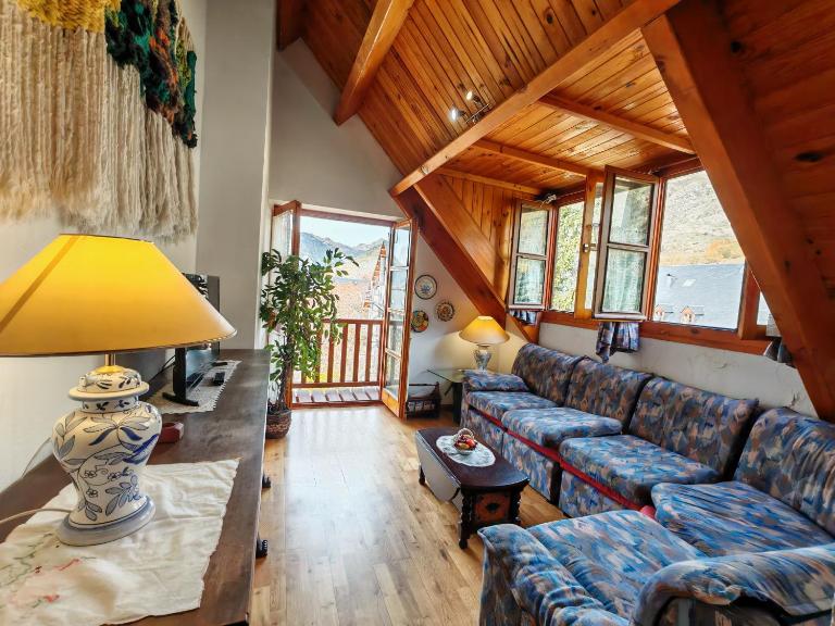 Madera y espacio, tu dúplex funcional para famílias - Muntanyó 2 - B&B Pla de l'Ermita
