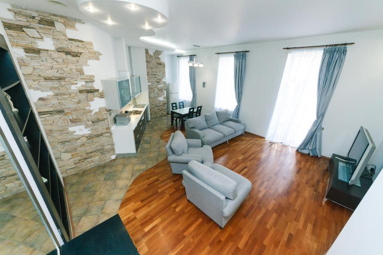 LUX near Maidan, Khreschutyk 3BR - Ferienwohnung Kyjiw