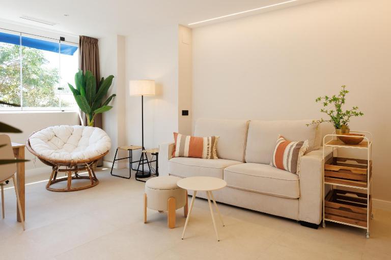 MARBELLA BANUS SUITES - Banús - Medina Garden - Brand New 1BR - 2BA - Bright & Modern - Pool - Steps from Puerto Banús Marina - Walk to El Corte Ing Luxury Shopping Mall - B&B Marbella