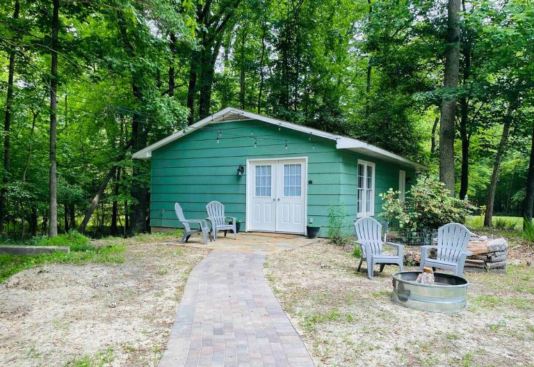 Little House in the Woods - B&B Apex