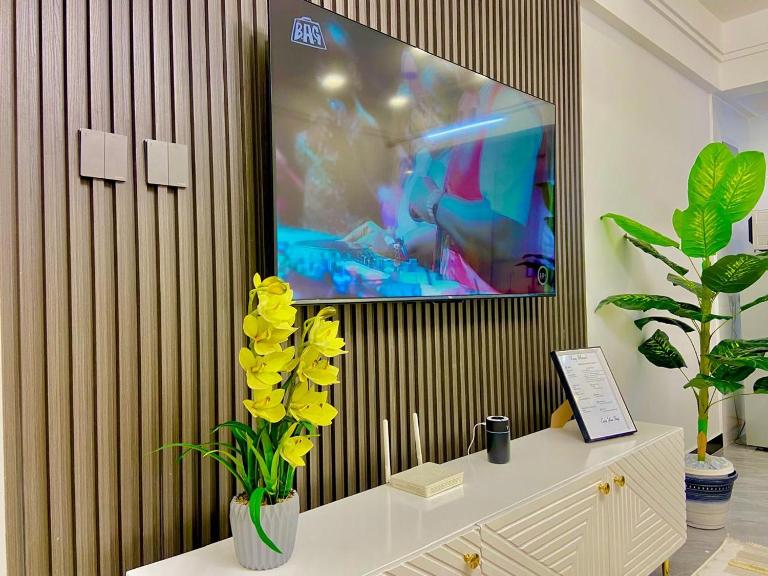 Stylish Lavington 1BR - Pool, Gym, Fast WiFi - Chambres d'hôtes Nairobi