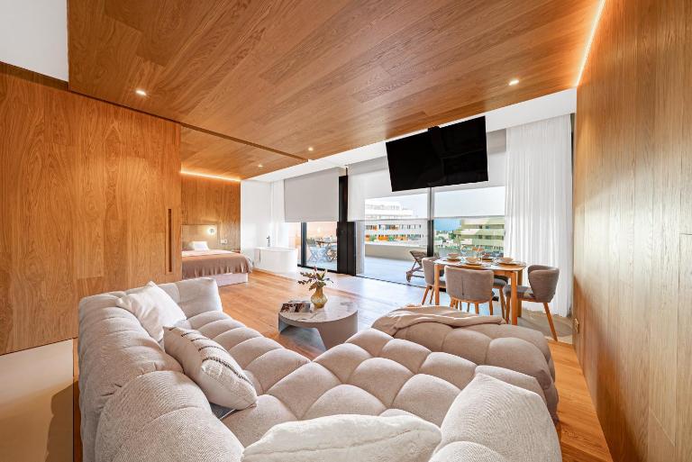 Modern apartment in prestigious el Higueron - B&B Fuengirola