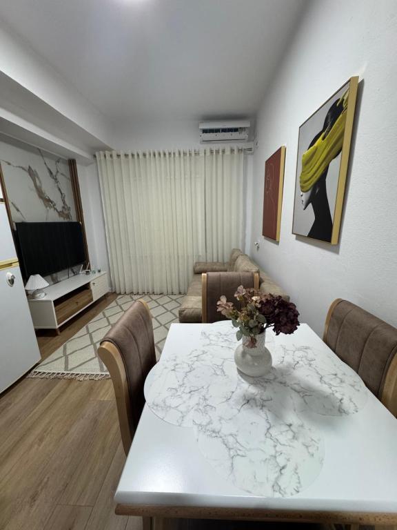 Malo House Near Blloku - B&B Tirana