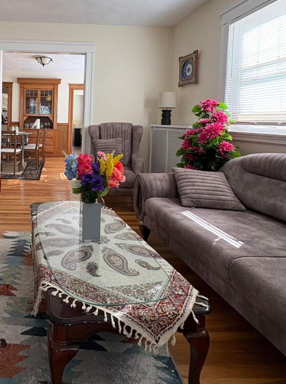Cozy Stay on Historic Mt Auburn 5 Min to Harvard - B&B Watertown