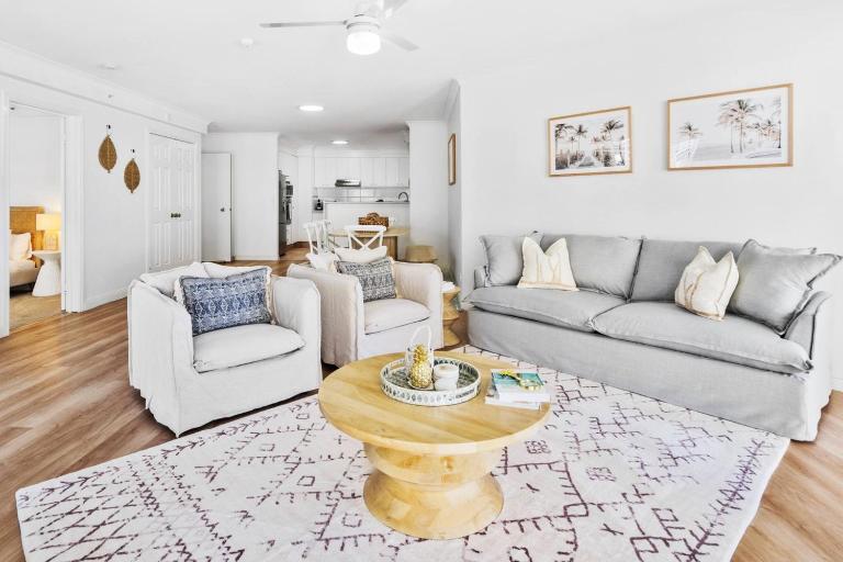 Large 3 Bedroom Ocean Views - B&B Gold Coast