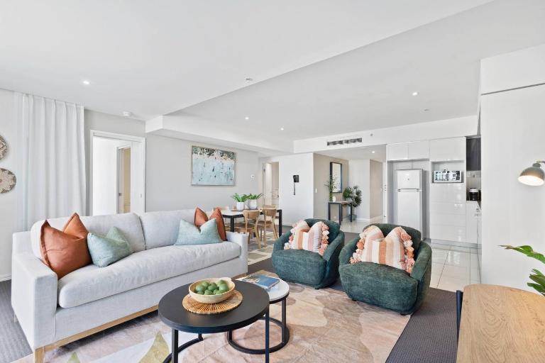 Surfers Paradise Residences - Pool Views - B&B Gold Coast