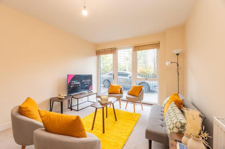 Bright 2BR Flat Parking 1 Min to Tube Metro Next to London Museum - Pass the Keys - B&B Londra