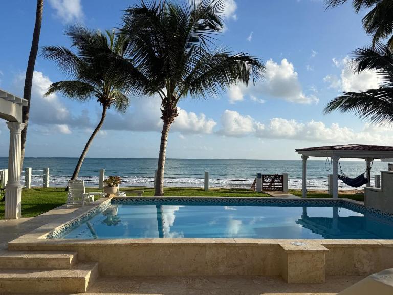 Beachfront Luxury Bungalow Private Premium Pool - Ferienwohnung Fortuna