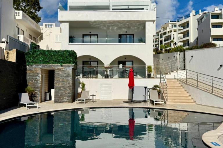 Malpique heated pool & Jacuzzi Guest House - B&B Albufeira