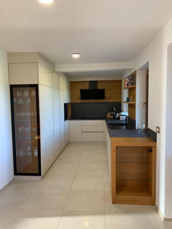 Hiša nad izvirom reke Krke - B&B Krka