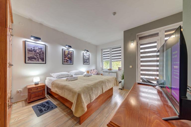 Forestside Stay at Stream Resort - Chambres d'hôtes Stoykite