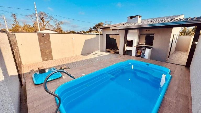 Aconchegante casa com piscina no melhor Balneário de Itapoá - Bed and Breakfast Itapoá