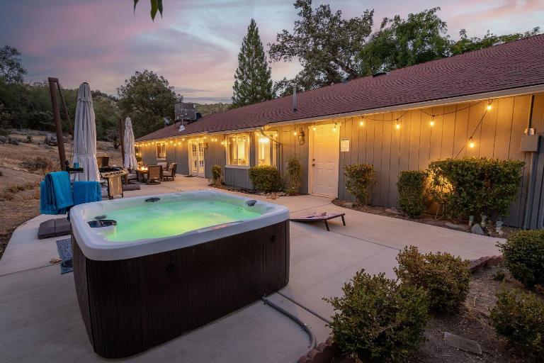 Moonrise Retreat, SPA, Near Yosemite & Bass Lake - B&B Oakhurst