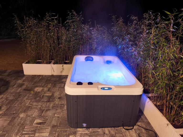 Loft chic avec Jacuzzi - B&B Plumergat