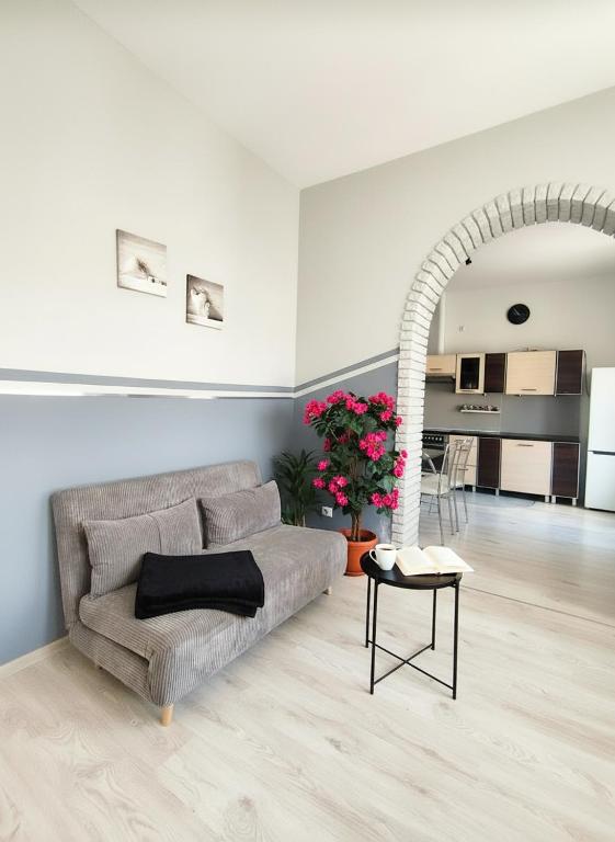 Silver Stone by Grafit - B&B Legnica