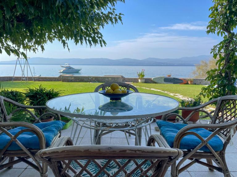 Beachfront Family Villa - Ferienwohnung Eretria