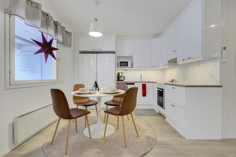 Arctic Hideaway - Sauna and Parking - B&B Rovaniemi