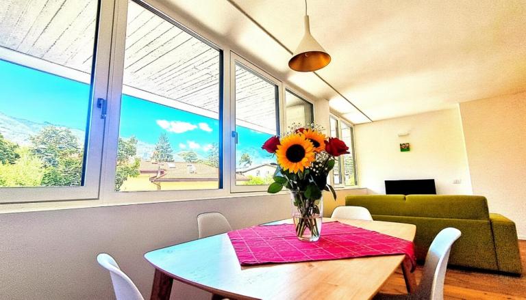 NEW Alps View Design Flat - Free Parking, Quiet, Hospital & Center - B&B Trento