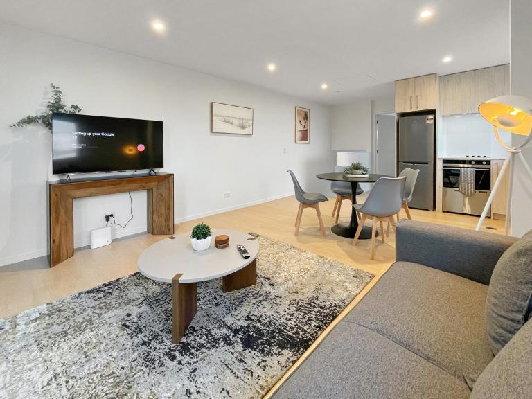 Modern City Apartment with Balcony in Christchurch - B&B Christchurch