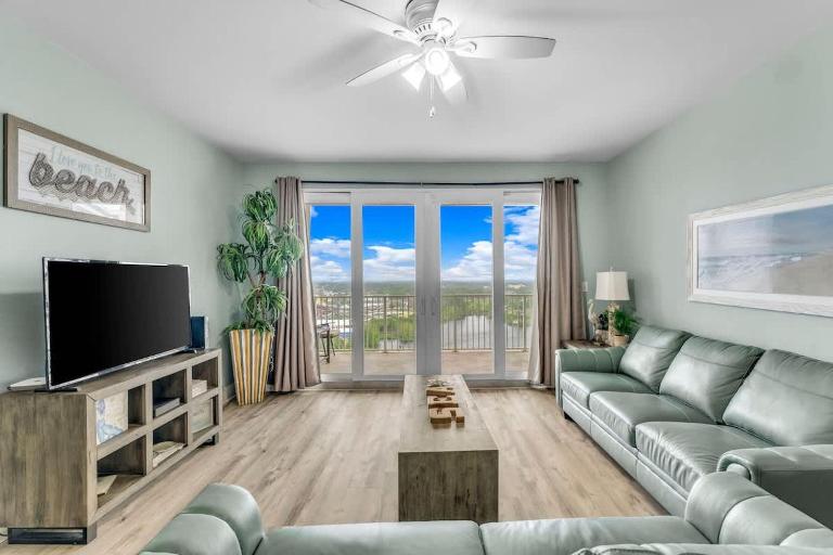 Laketown Wharf 1331 - Bed and Breakfast Panama City Beach