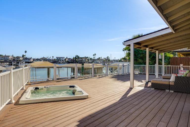 5 Min to Fast Water: Waterfront Discovery Bay Home - B&B Discovery Bay