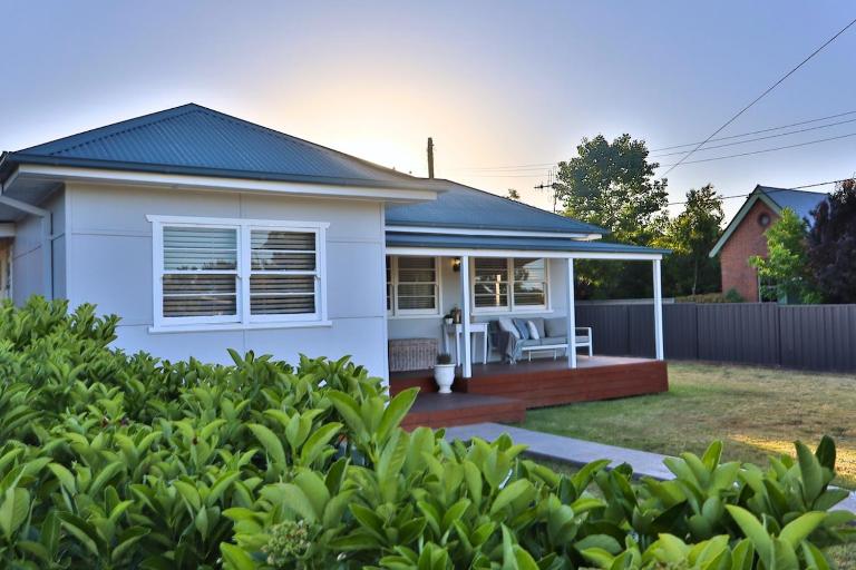 The Corner Cottage - Bed and Breakfast Mudgee