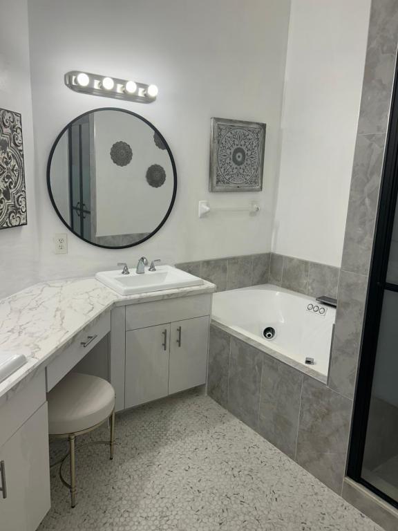 Beautiful 2 Bedroom 2 Bathroom Condo - B&B Naples