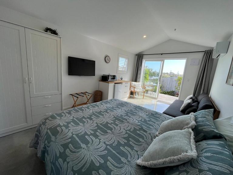 Modern & Central 'Nautical' Chalet - Mangawhai Heads - Chambres d'hôtes Mangawhai
