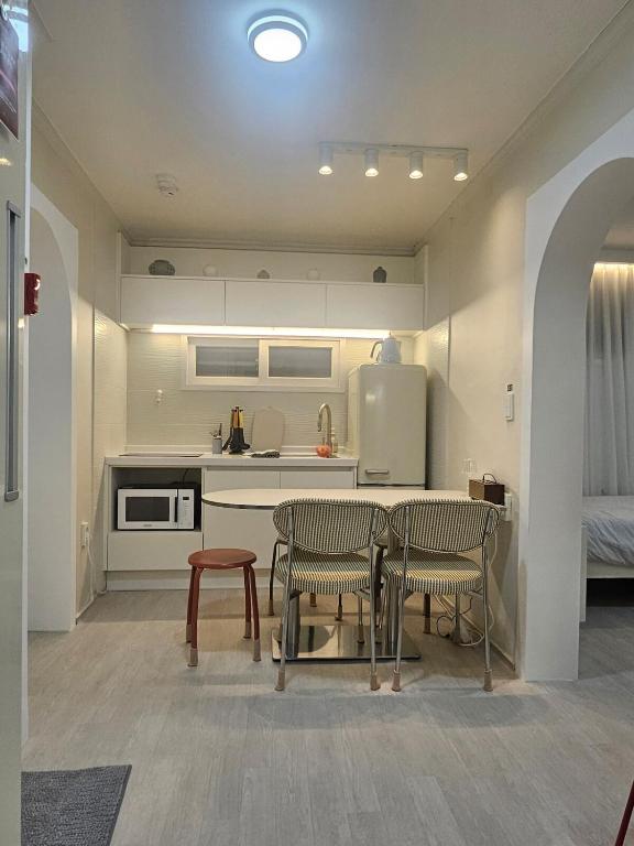 Modern, Cozy 2BR in Yeonnam,HongDae,Newly opened - B&B Seoul