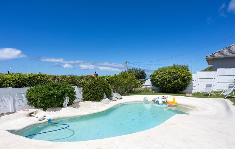 Beach Haven - steps from penguins w pool & views - B&B Cape Town