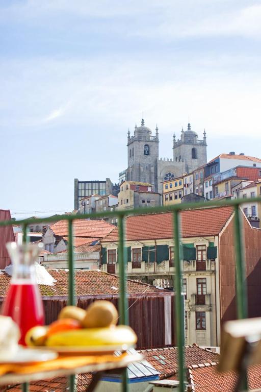 Porto Pacific - Rua das Flores - Flower Street - B&B Oporto