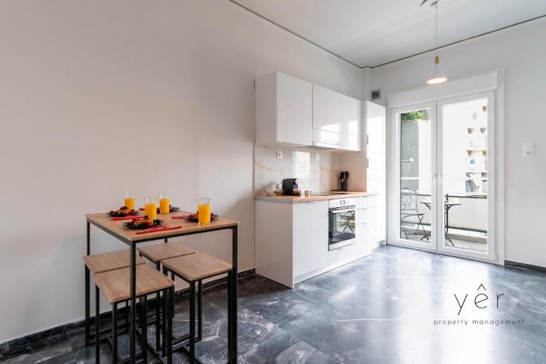 Elegant & Modern 2BR Apartment - Pireaus Center and Marina - Bed and Breakfast Piraeus