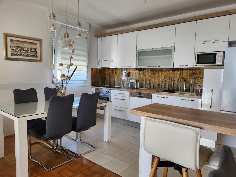 Apartman Maneo with free parking in garage - B&B Split