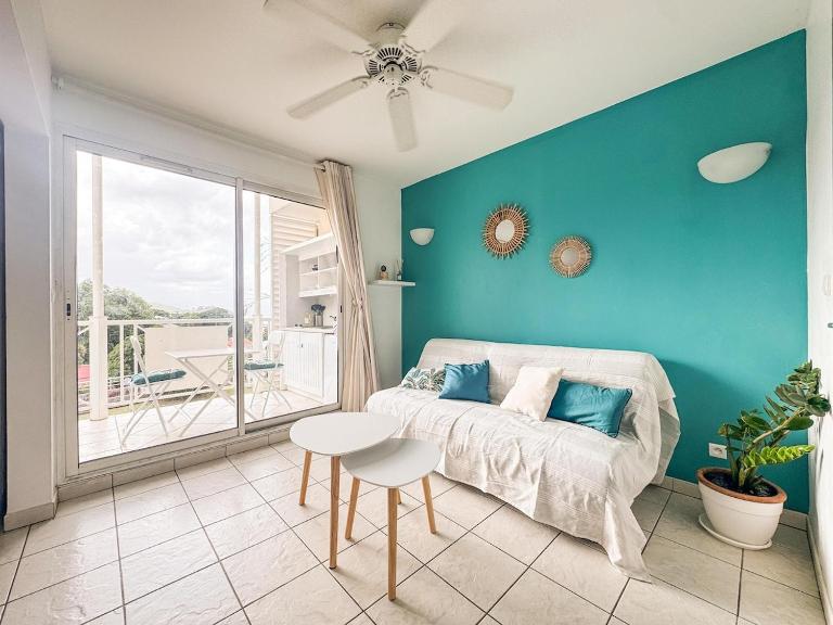 Appartement à Tartane, vue mer et piscine - B&B La Trinité
