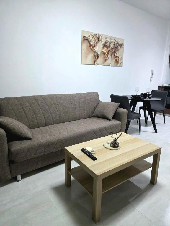 5mins from the beach,10mins from LC airport Aurelia Suite - Chambres d'hôtes Larnaca