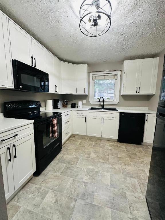 The Grand Estate -4 bedroom - B&B Moncton