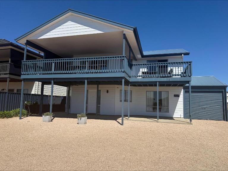 Seaviews at Stansbury - Bed and Breakfast Stansbury