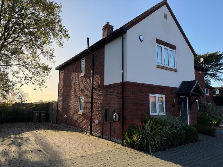 Luxury House - Sleeps 6 - near Nec Parking - B&B Coventry