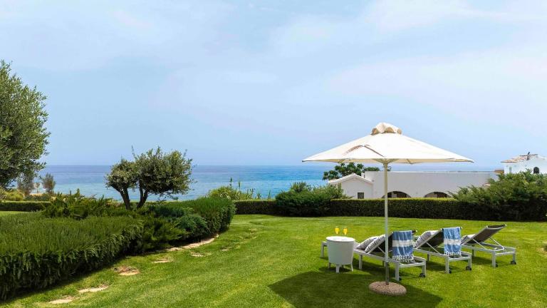 Sirena Solis Villa - Elegant 5-bedroom Sea View Retreat near Sirena Bay - B&B Protaras