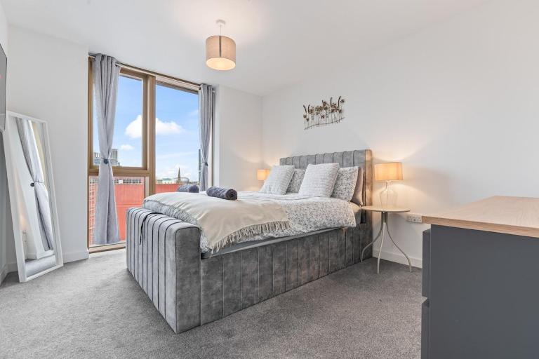 NEW 1 bed Central Birmingham Fast Wi-Fi, Smart TV - Chambres d'hôtes Birmingham