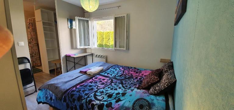 Chambre avc salle de bain chez l habitant a Montfaucon - Chambres d'hôtes Montfaucon