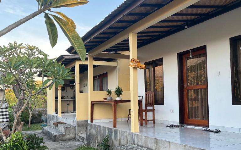 Dewenten Home Stay With View Mount Agung - Bed and Breakfast Tulamben