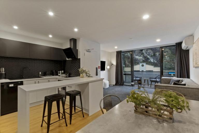 Central Charmer - walk to town, family friendly - B&B Queenstown
