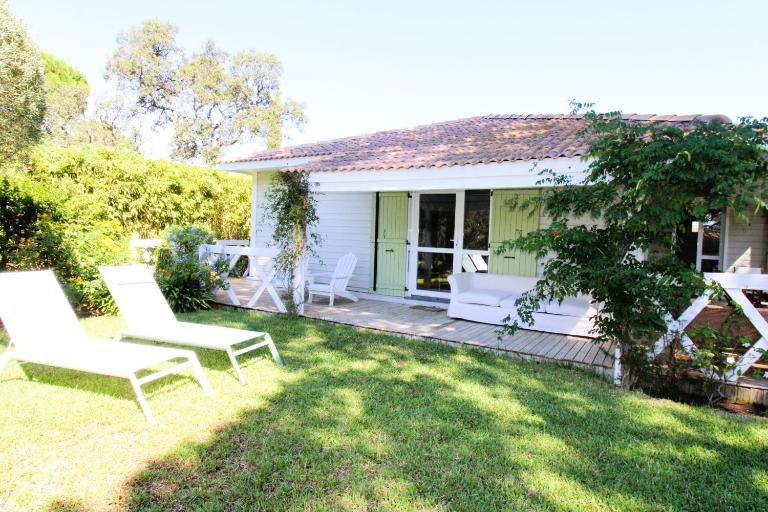 GASMED29 - Golfe de St-Tropez - Maison climatisée 3 chambres avec beau jardin et aperçu mer - B&B Gassin