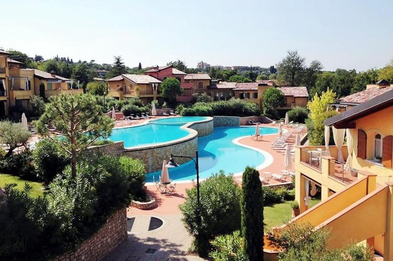 Borgo del Torchio C8 ByBookinggardalake - Chambres d'hôtes Manerba del Garda
