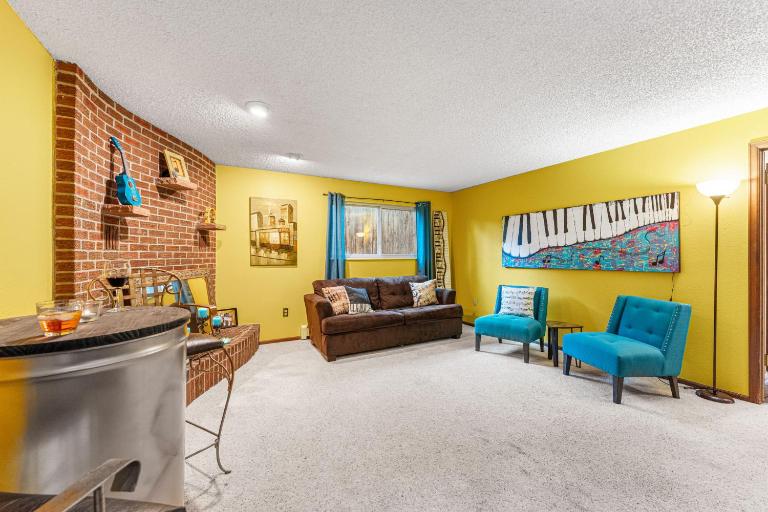 Steps to Lake Mcintosh, Basement 1BR - B&B Longmont